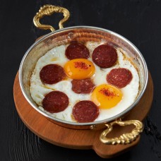 Sahanda Sucuklu Yumurta